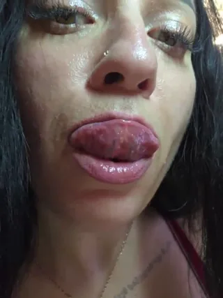 vipbrunetka