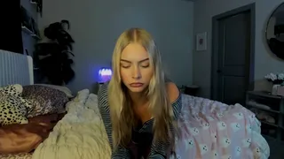 ariah_is_blonde