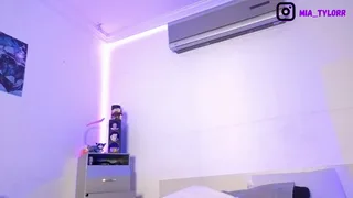 mia_tylor01