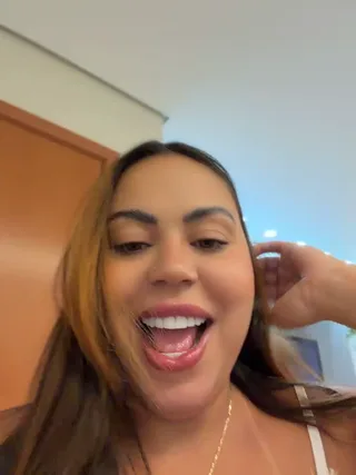 lariihotwife